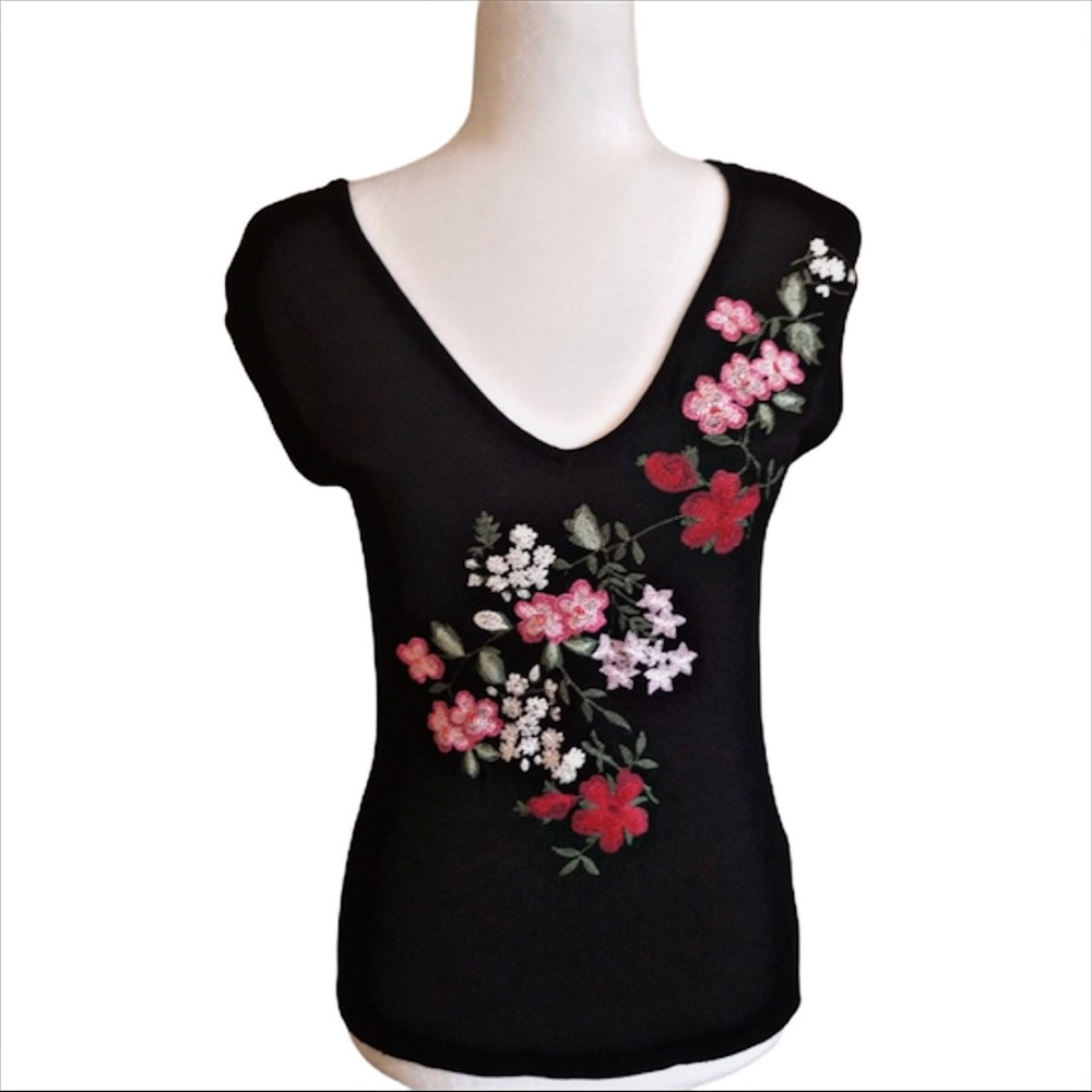 The Limited Stretch Black Top w/Flowers